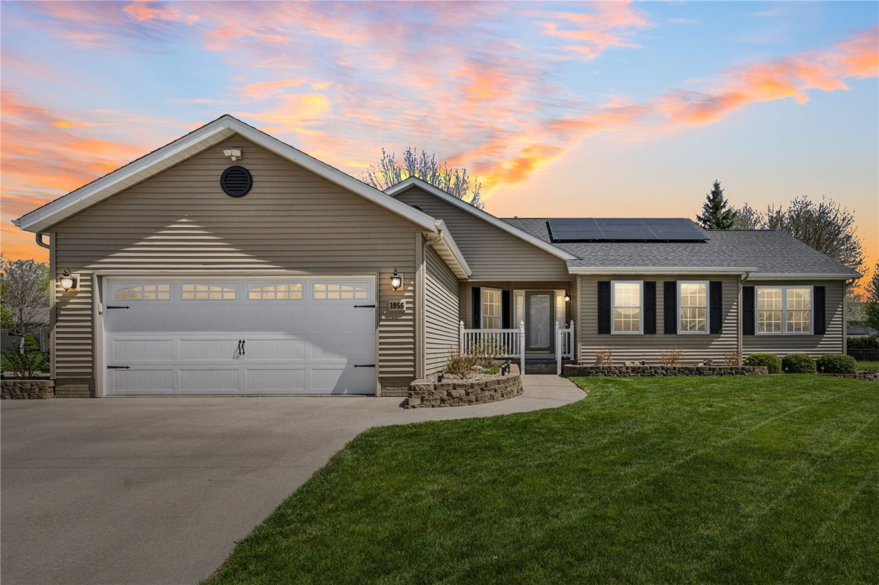 1955 Charleston Drive, Marion, IA 52302 Main Photo