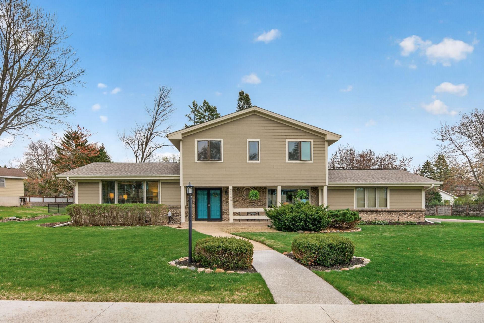 7133 Montrose Road , Woodbury, MN 55125