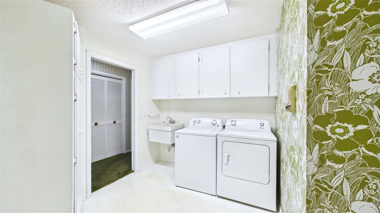 1116 N Riverhills Drive, Temple Terrace, FL 33617 Photo