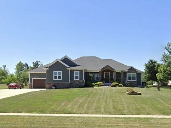 2097 Emmons Street , Hiawatha, IA 52233