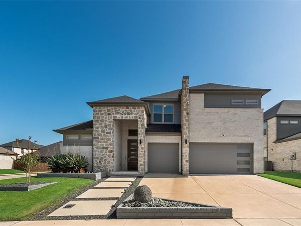 211 Coyote Creek Drive, Lavon, TX 75166