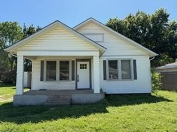 312 Small Street , Bowie, TX 76230