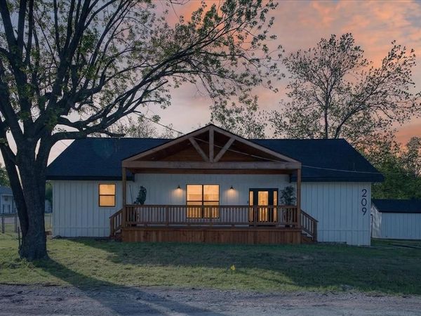 209 N Broad Street, Saint Jo, TX 76265