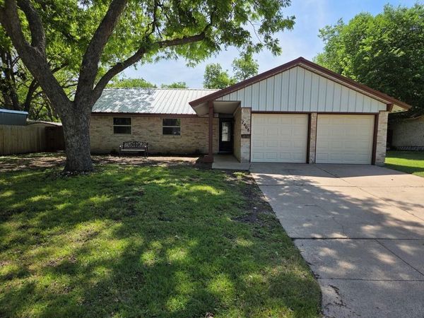7408 Overhill Road, Fort Worth, TX 76116
