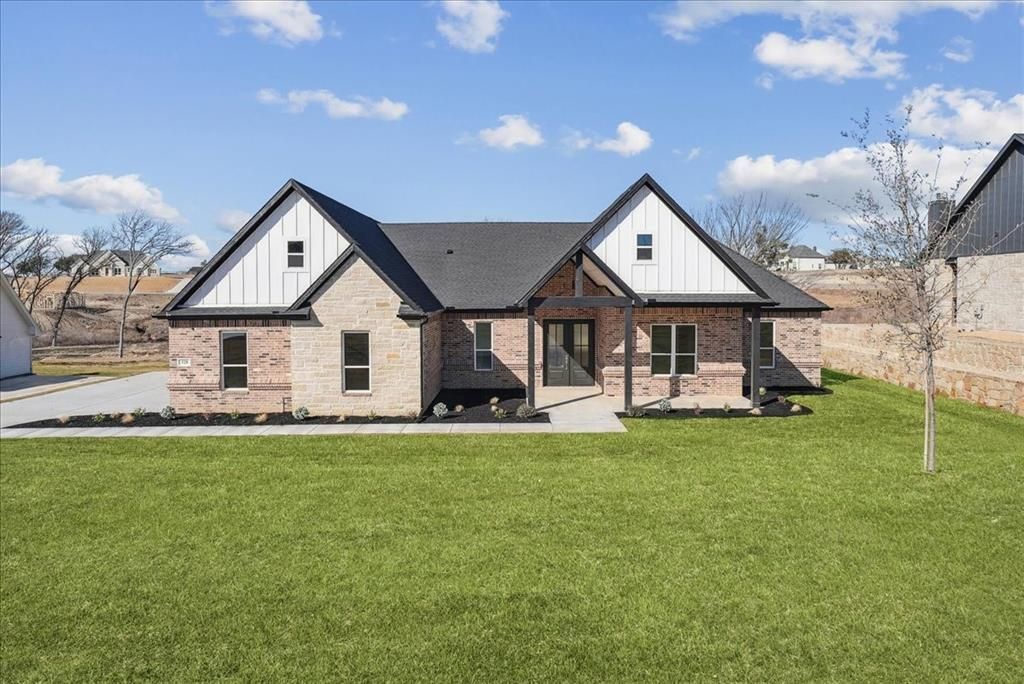 328 Slimp Bluff, Azle, TX 76020 Main Photo