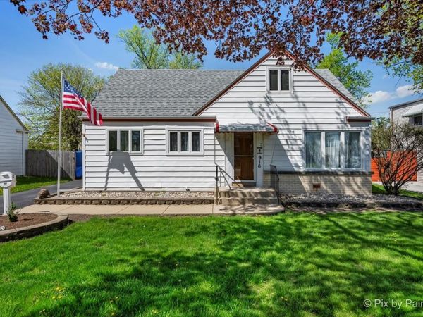 916 N Roberta Avenue , Melrose Park, IL 60164