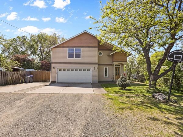 107 N 1st Street, Talent, OR 97540