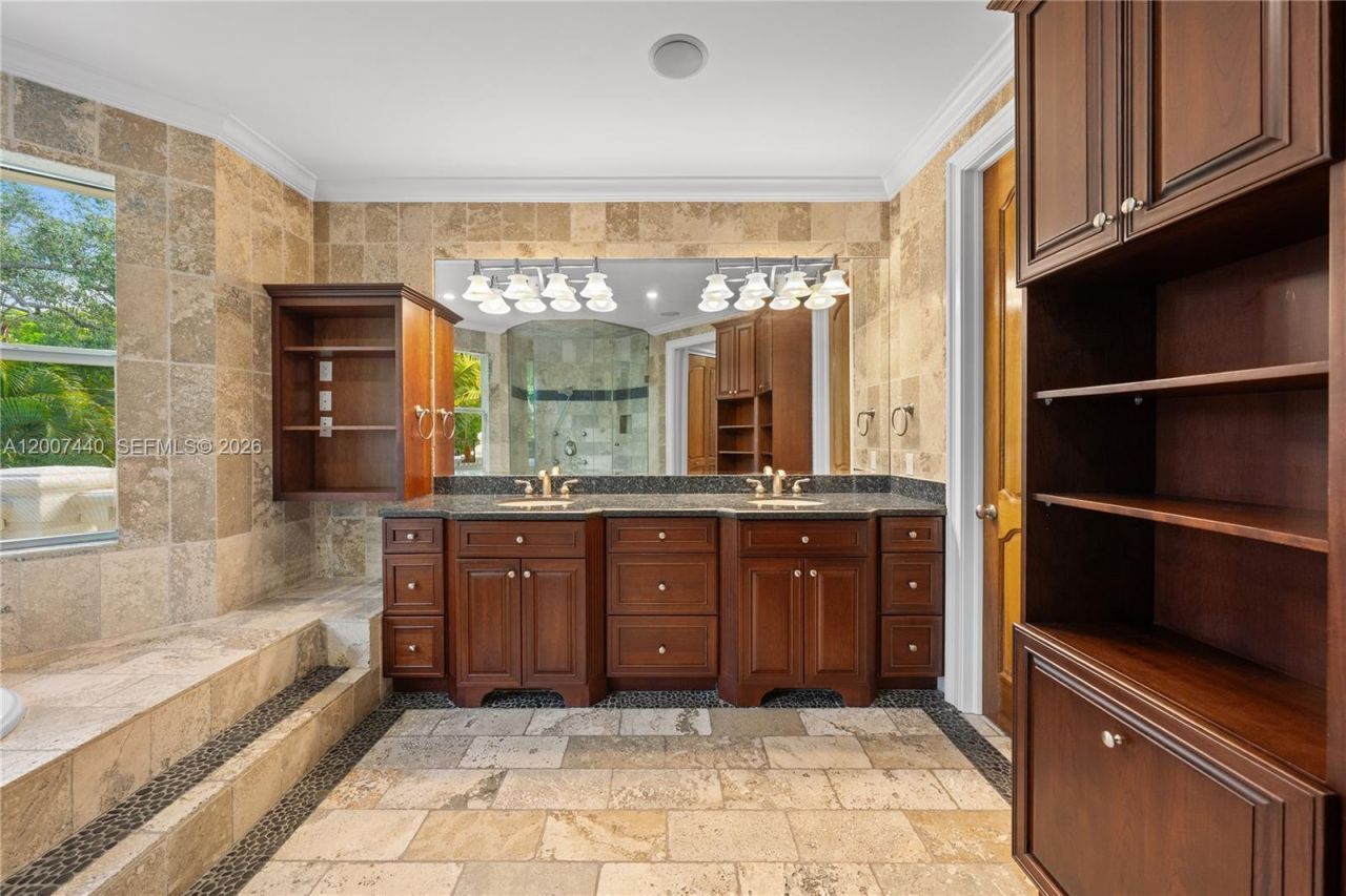 4065 Battersea Rd , Miami, FL 33133 Photo