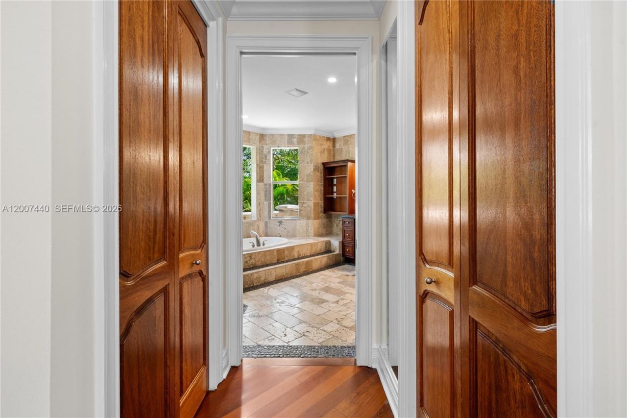 4065 Battersea Rd , Miami, FL 33133 Photo