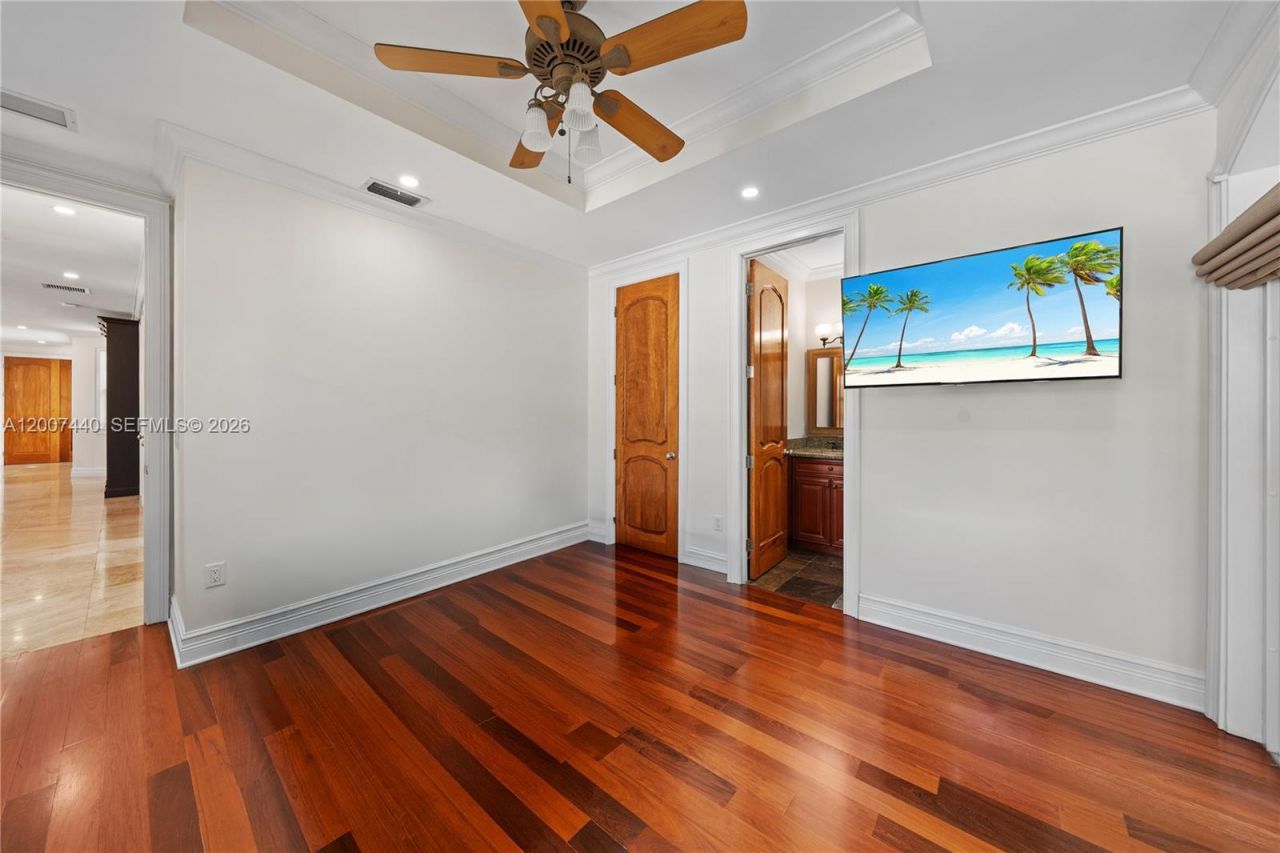 4065 Battersea Rd , Miami, FL 33133 Photo