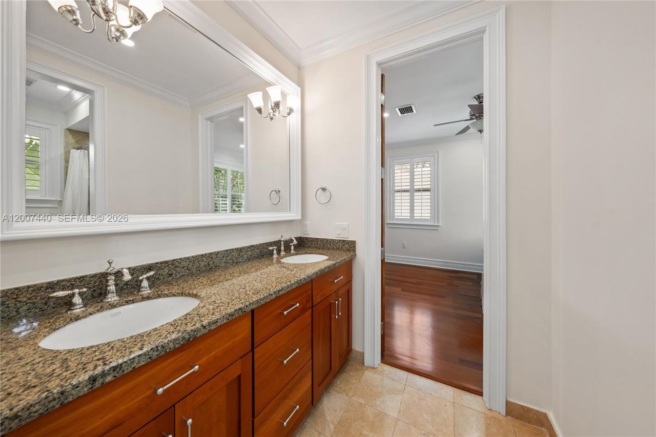 4065 Battersea Rd , Miami, FL 33133 Photo