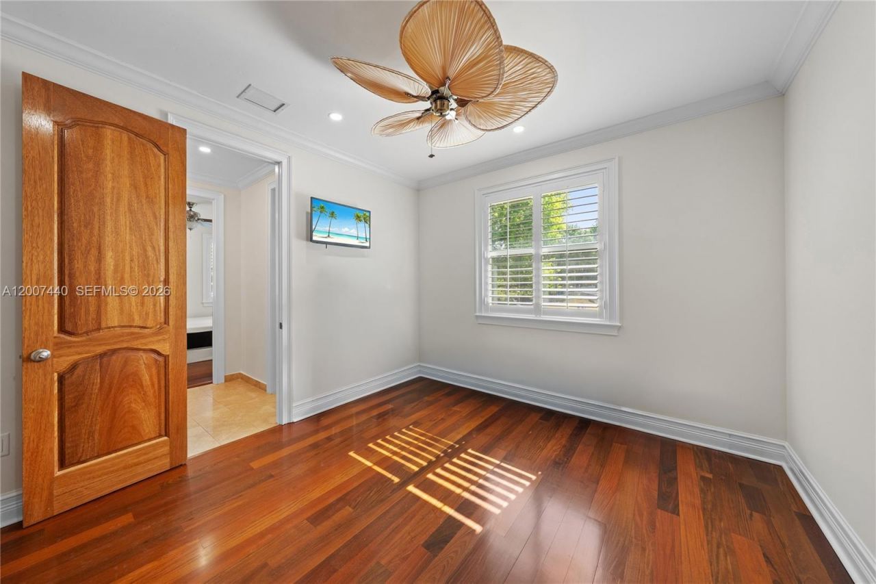 4065 Battersea Rd , Miami, FL 33133 Photo