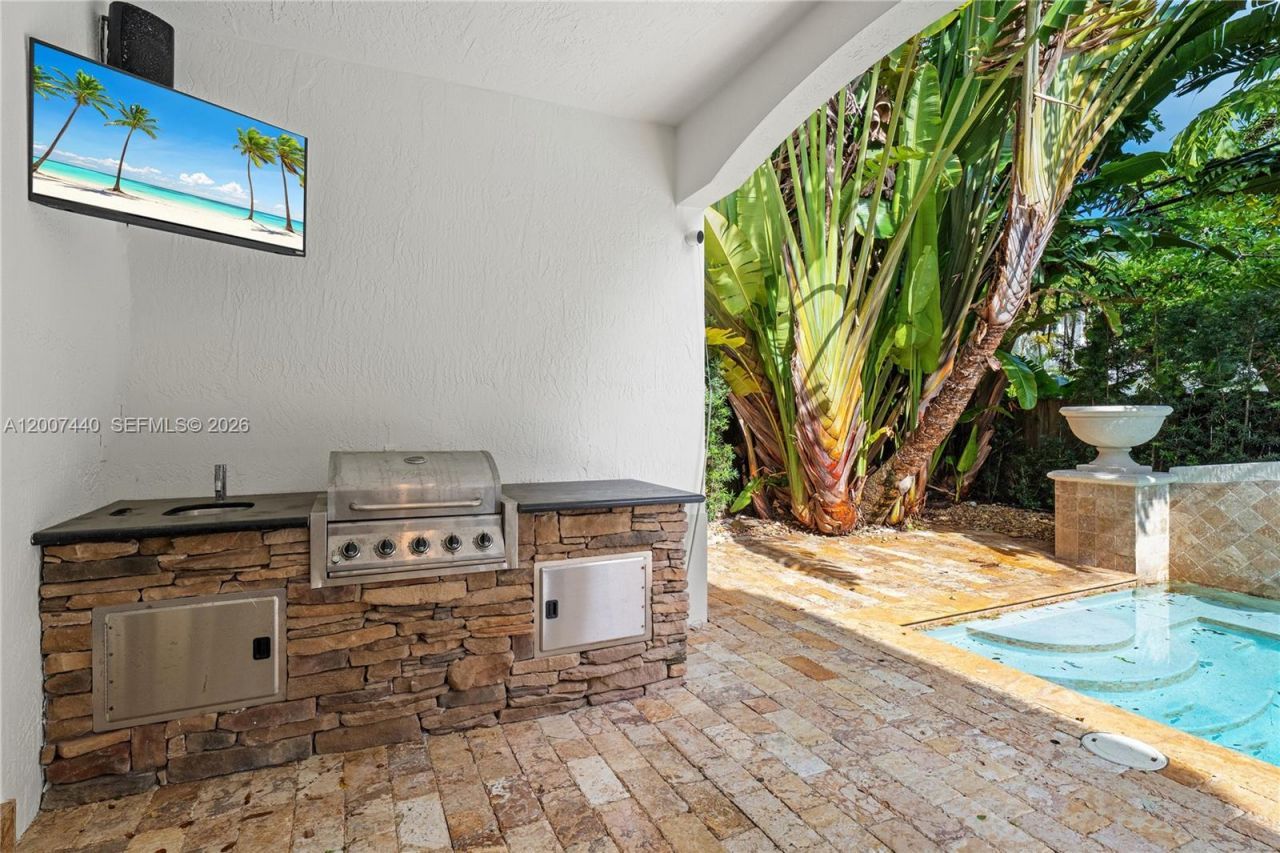 4065 Battersea Rd , Miami, FL 33133 Photo