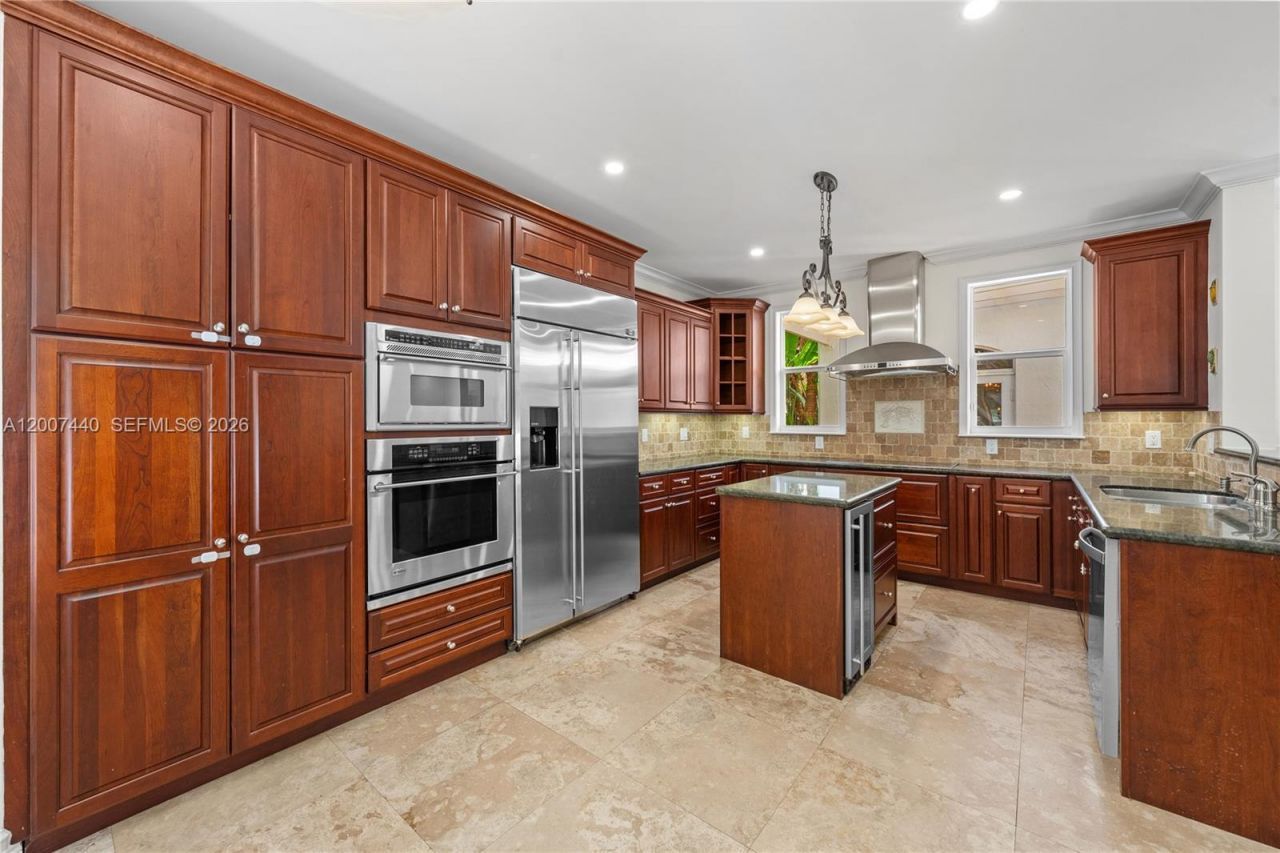 4065 Battersea Rd , Miami, FL 33133 Photo