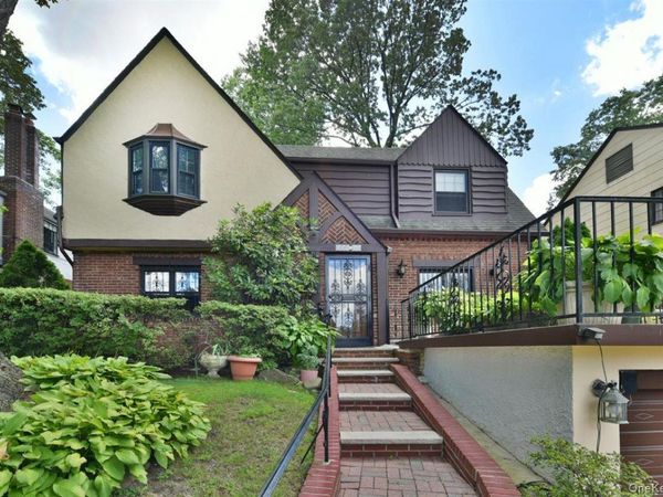 139-30 Coolidge Avenue , Briarwood, NY 11435