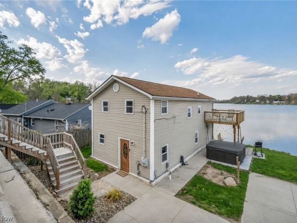 829 Portage Lakes Drive, Akron, OH 44319