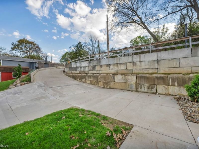 829 Portage Lakes Drive, Akron, OH 44319 Photo 5