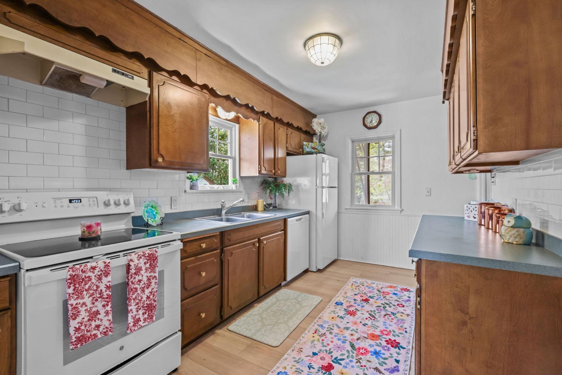 848 Larpenteur Avenue W, Saint Paul, MN 55113 Main Photo