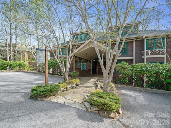 81 Creekside Way, Unit F-101, Burnsville, NC 28714