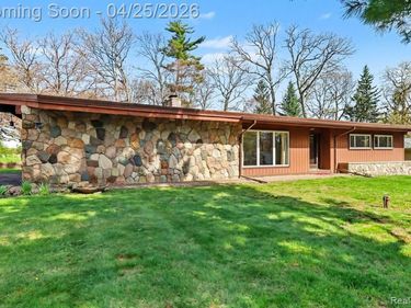 5746 Warbler Drive, Clarkston, MI 48346