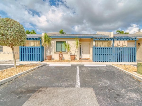 1720 NW 92nd Ave , Pembroke Pines, FL 33024