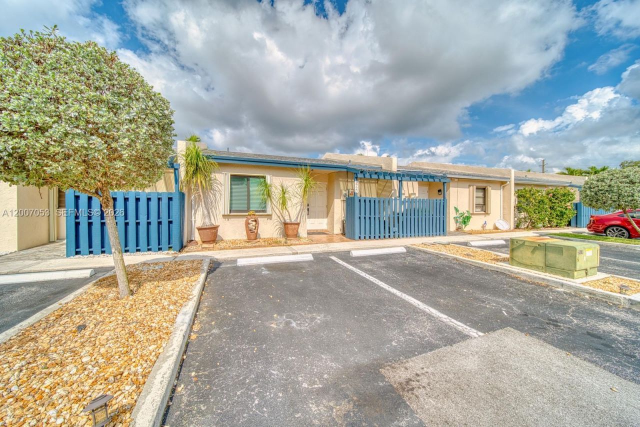 1720 NW 92nd Ave , Pembroke Pines, FL 33024 Photo