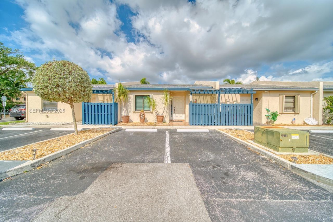 1720 NW 92nd Ave , Pembroke Pines, FL 33024 Photo