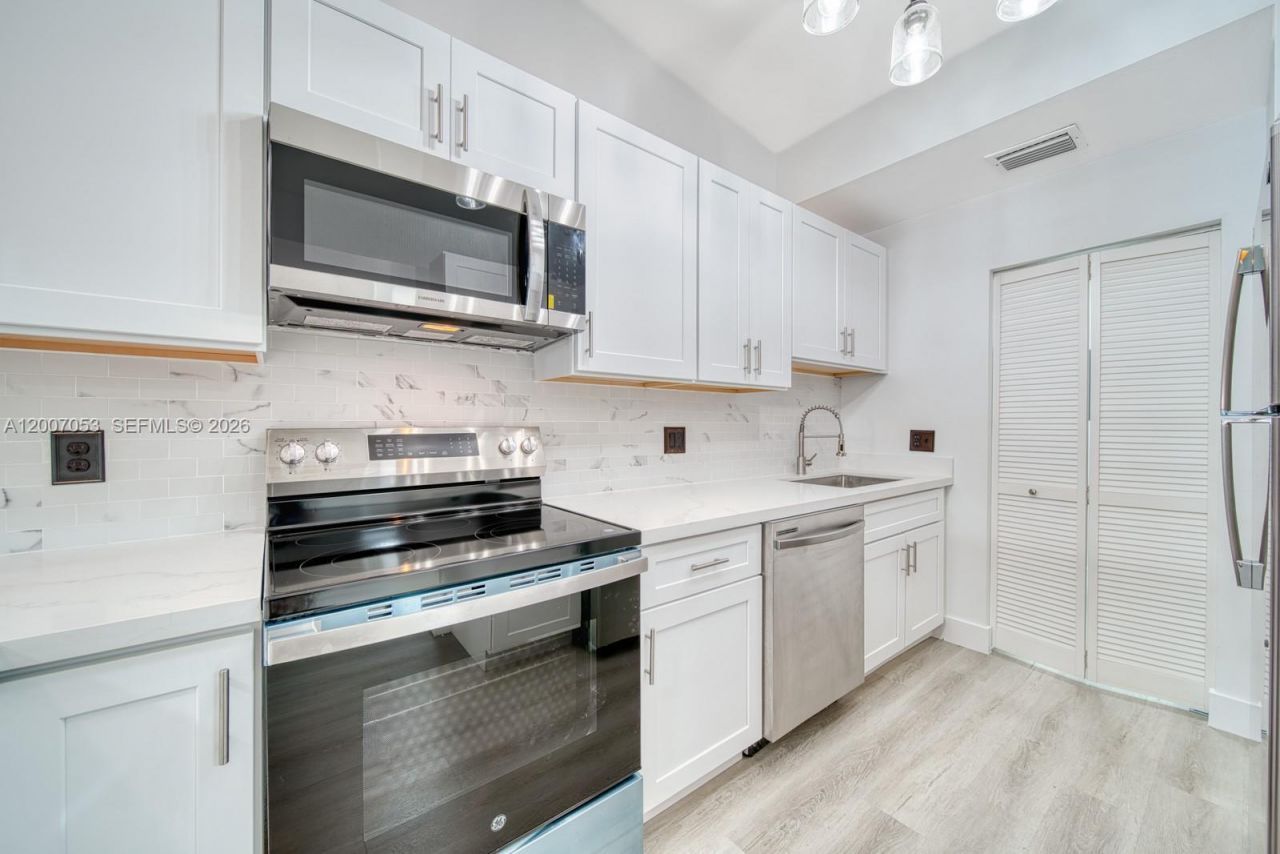 1720 NW 92nd Ave , Pembroke Pines, FL 33024 Photo