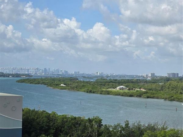 100 Bayview Dr , Unit 1420, Sunny Isles Beach, FL 33160