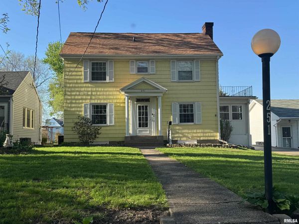 251 W ELM Street, Canton, IL 61520
