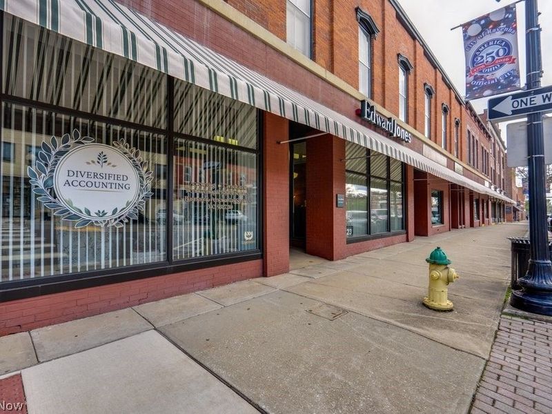 127 E Main Street, Ravenna, OH 44266 Photo 2