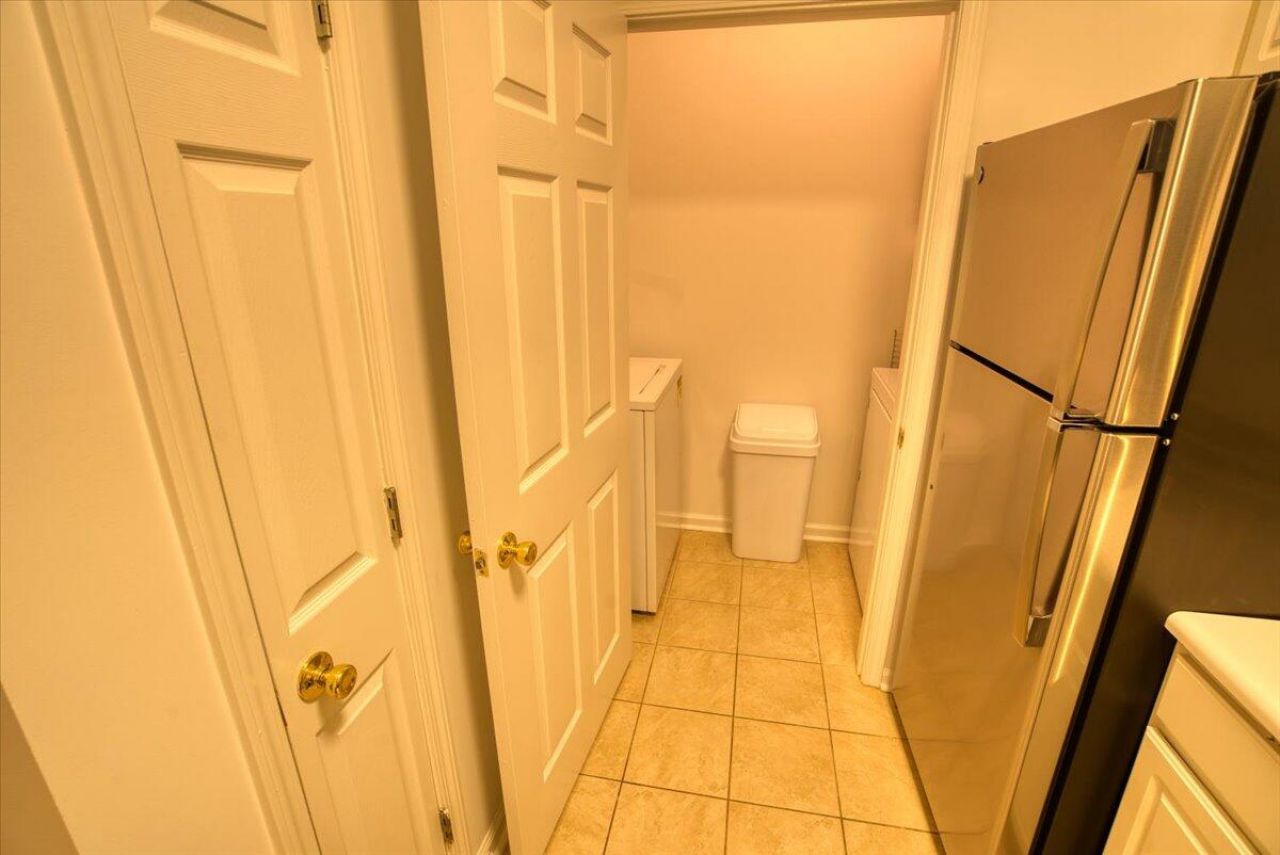 1600 Long Grove Drive Photo 10