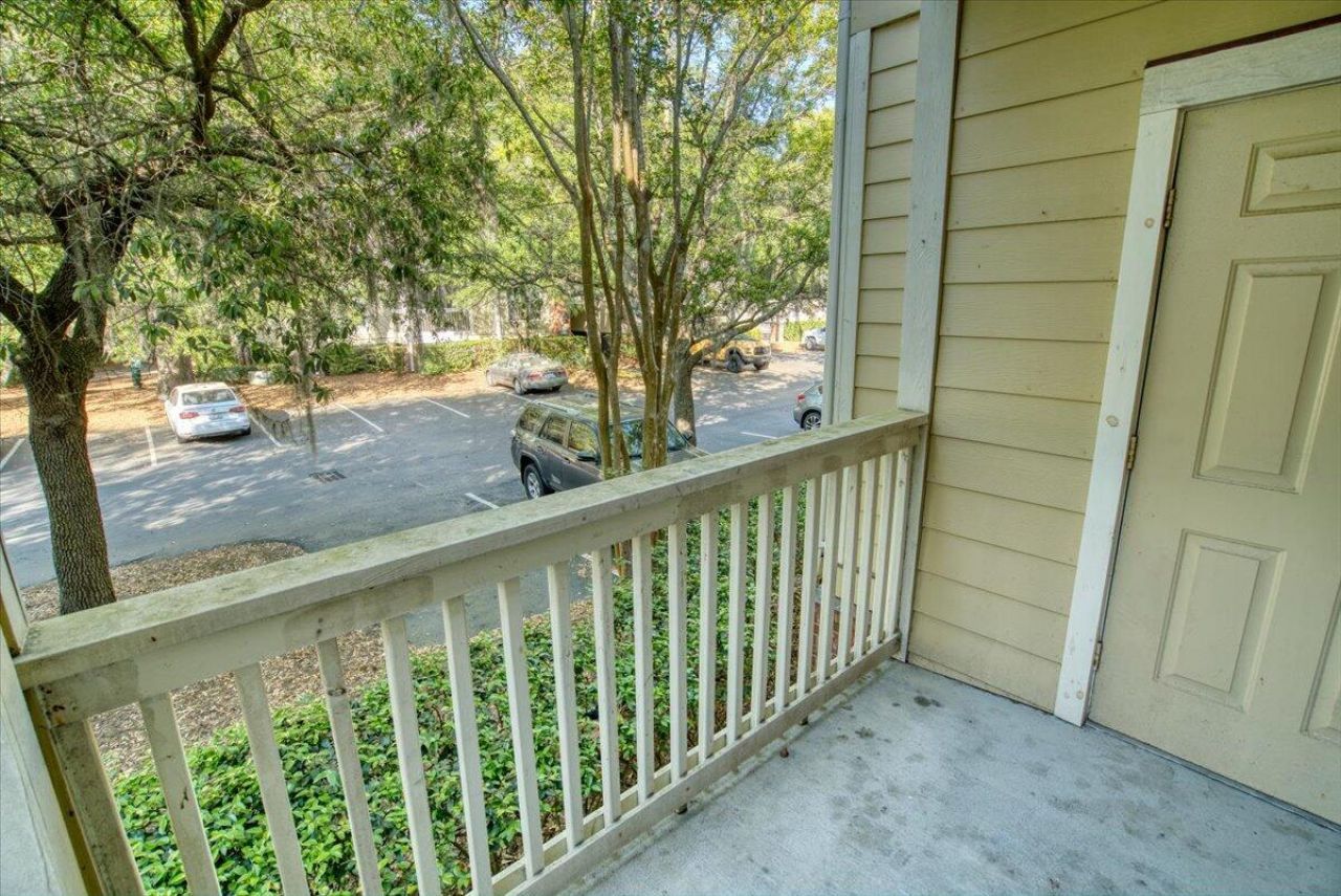 1600 Long Grove Drive Photo 12