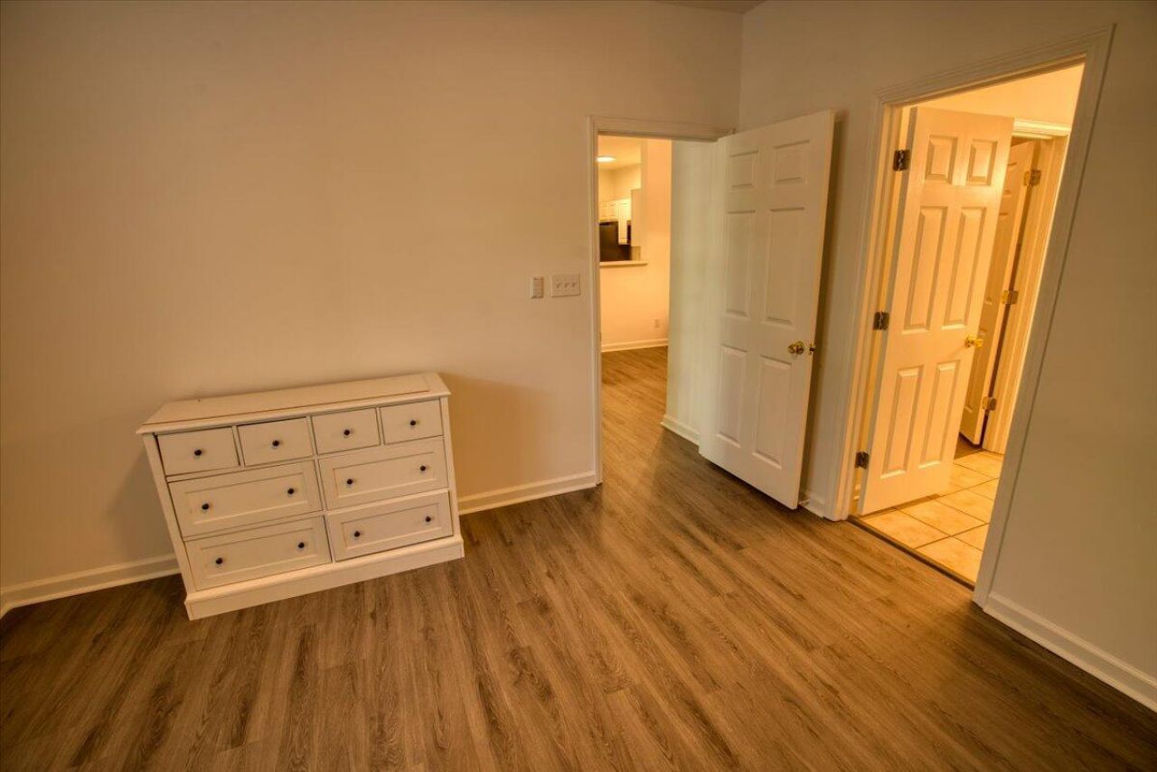 1600 Long Grove Drive Photo 15