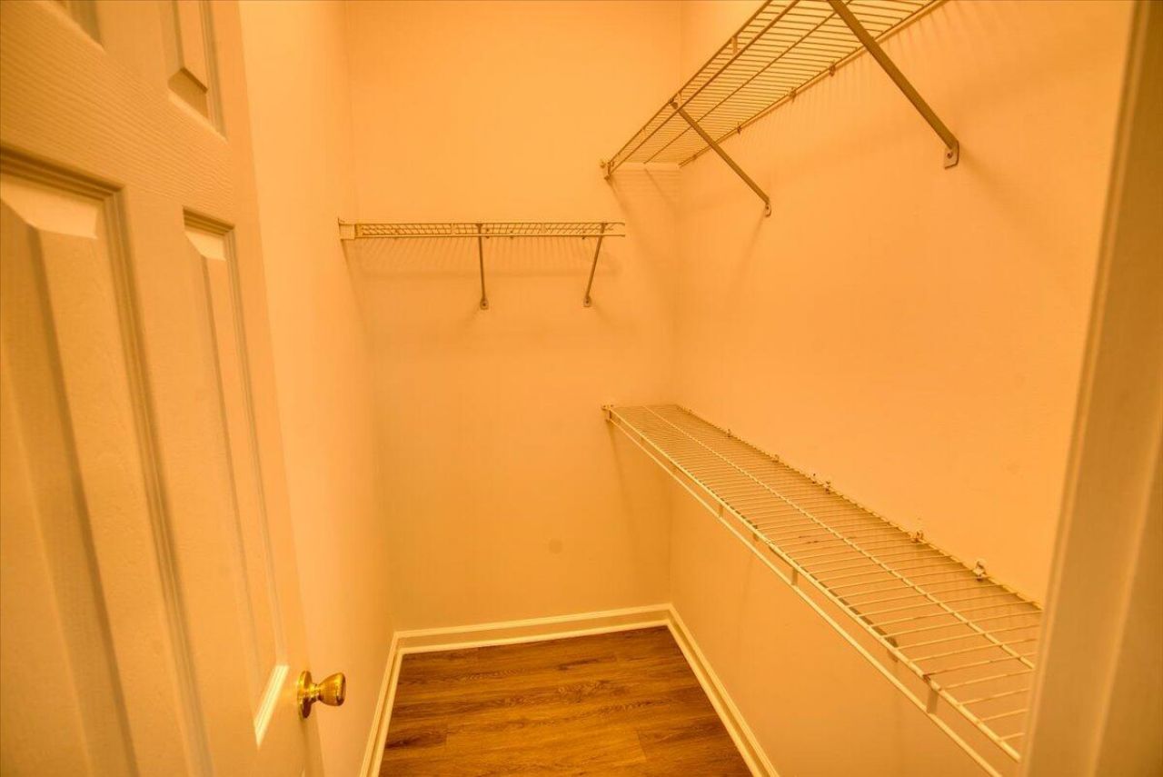 1600 Long Grove Drive Photo 16