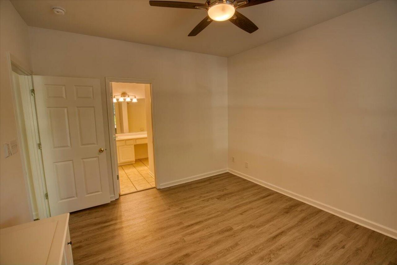 1600 Long Grove Drive Photo 17