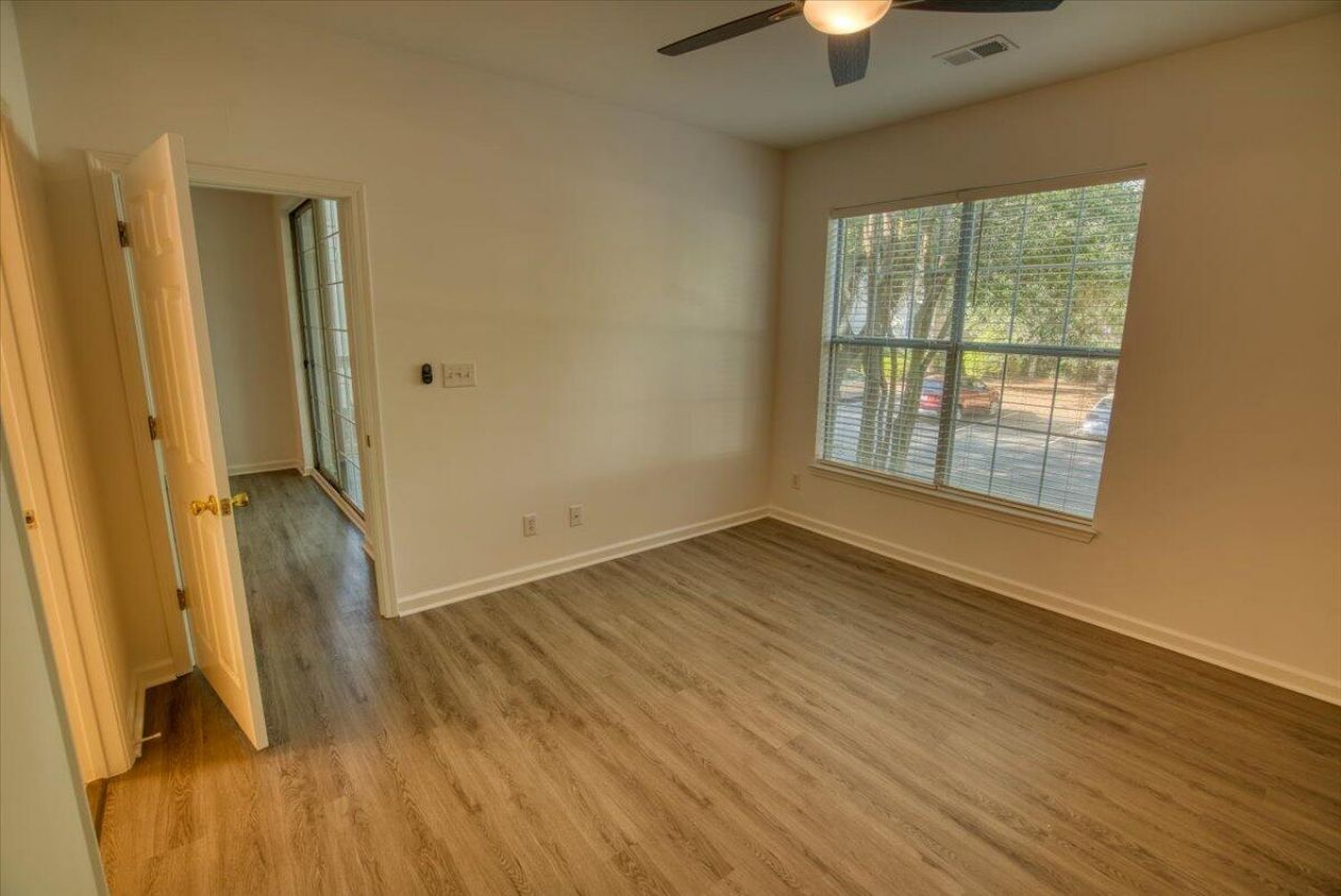 1600 Long Grove Drive Photo 20