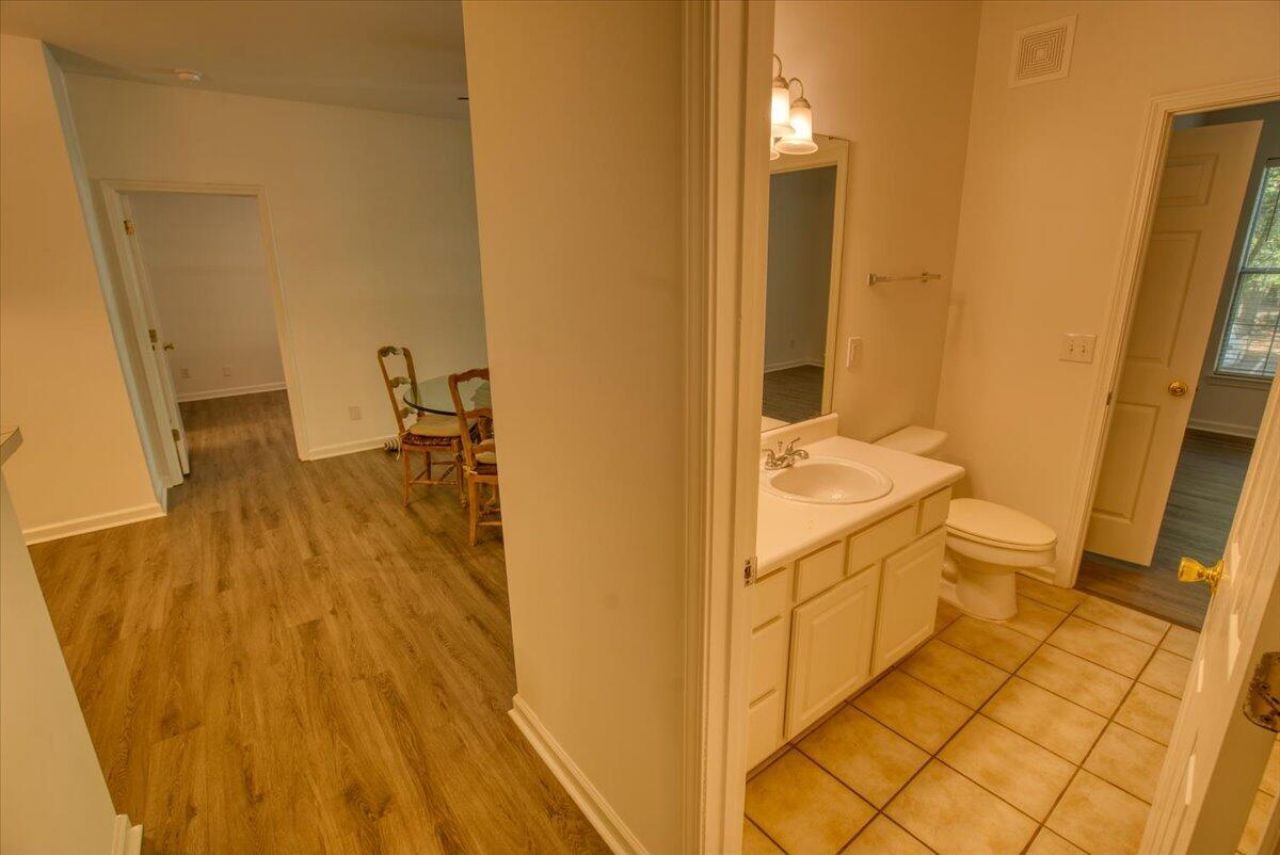 1600 Long Grove Drive Photo 21