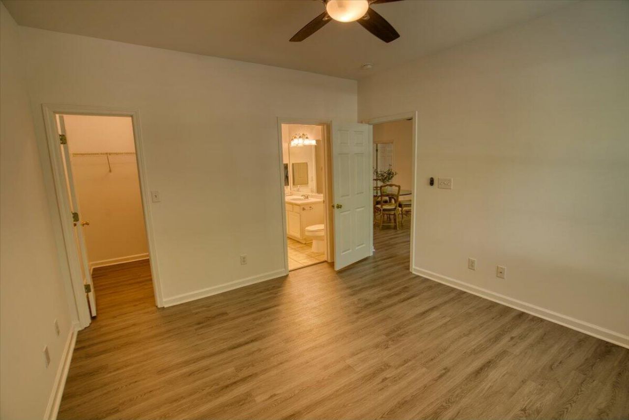 1600 Long Grove Drive Photo 22