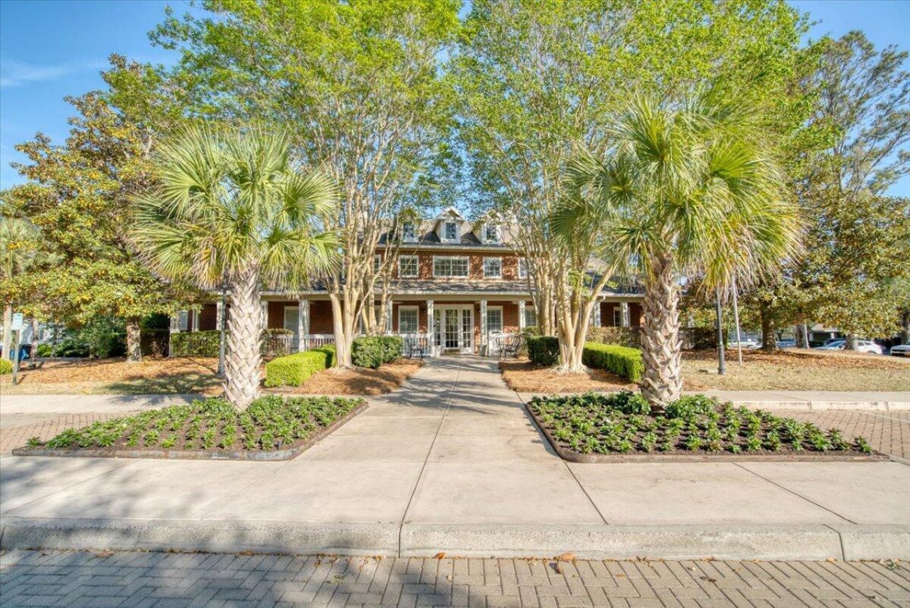 1600 Long Grove Drive Photo 24