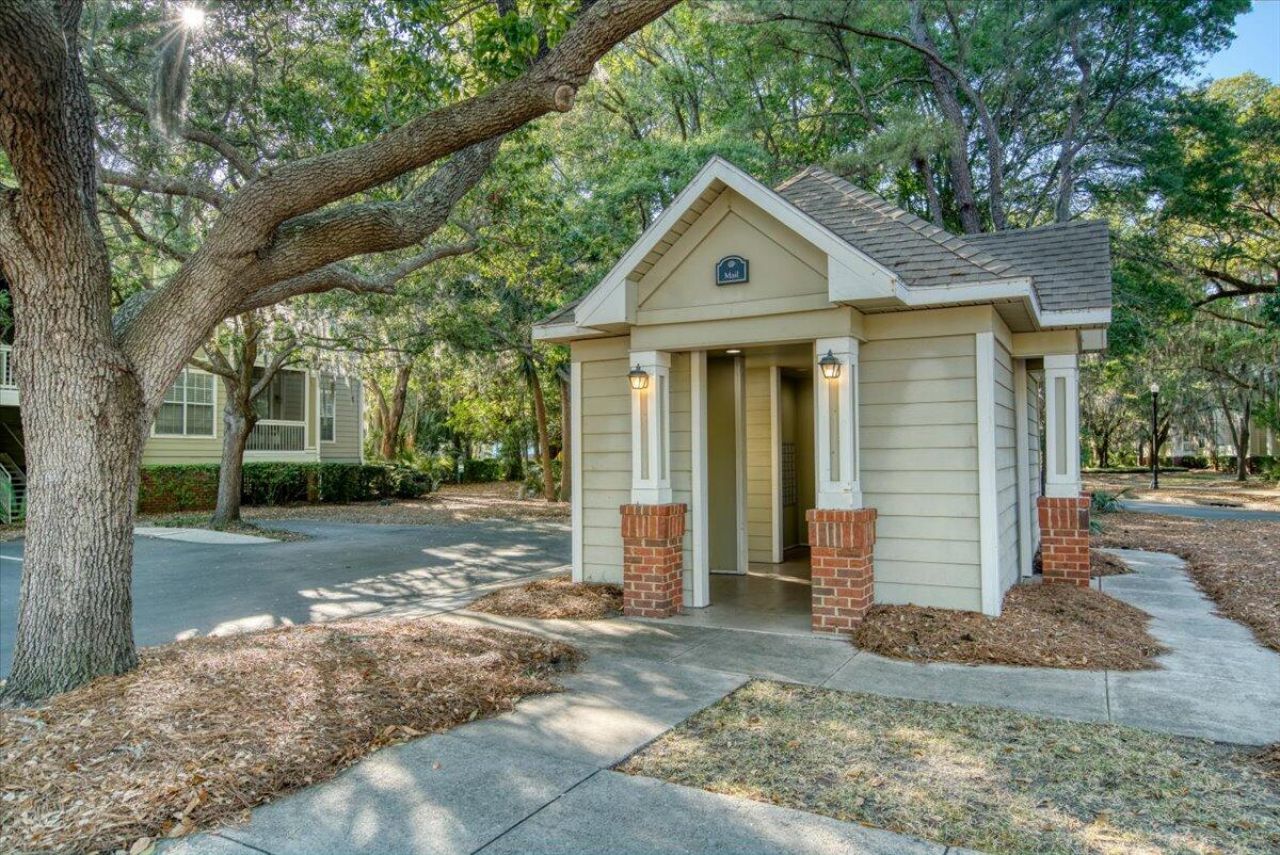 1600 Long Grove Drive Photo 30