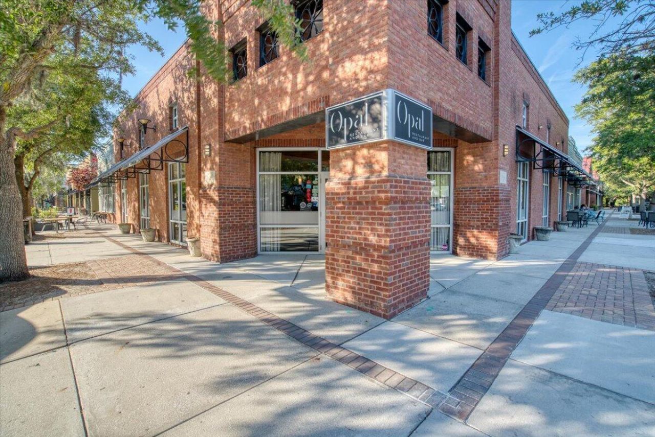 1600 Long Grove Drive Photo 32