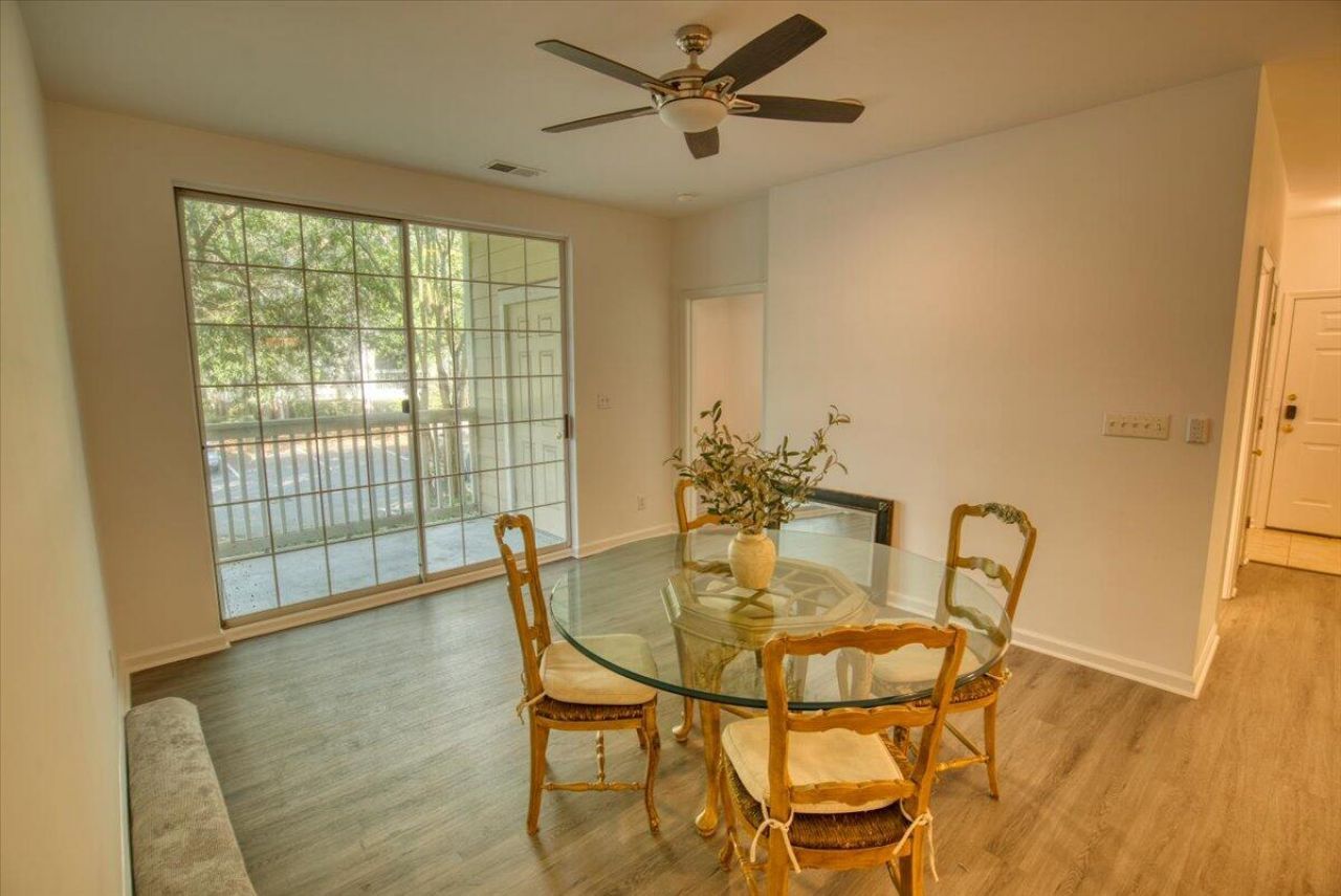 1600 Long Grove Drive Photo 6
