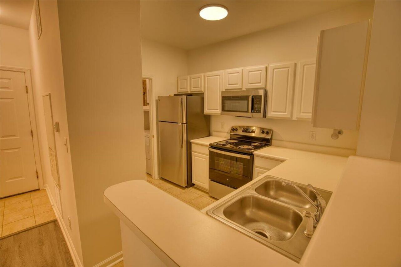 1600 Long Grove Drive Photo 8