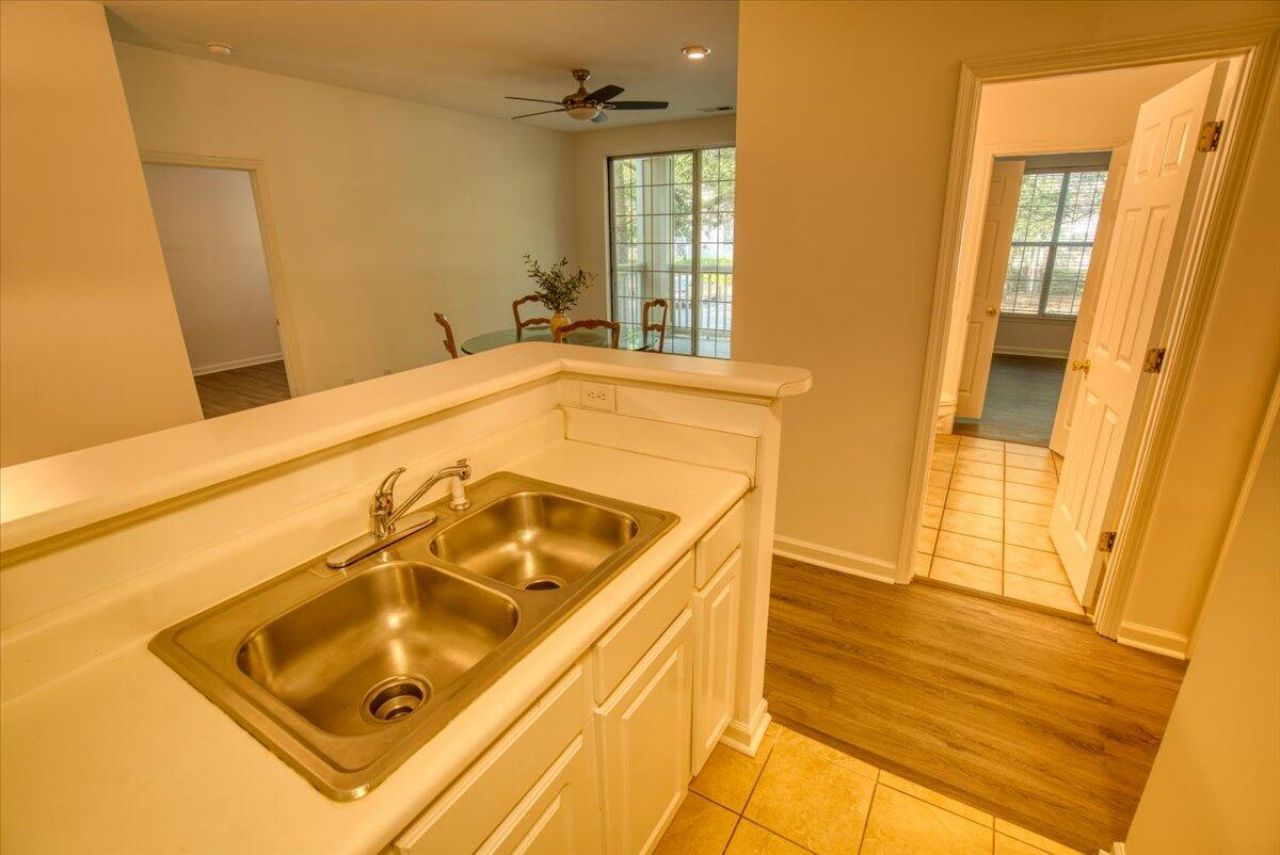 1600 Long Grove Drive Photo 9