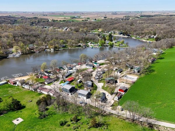 21686 257th Street, Delhi, IA 52223