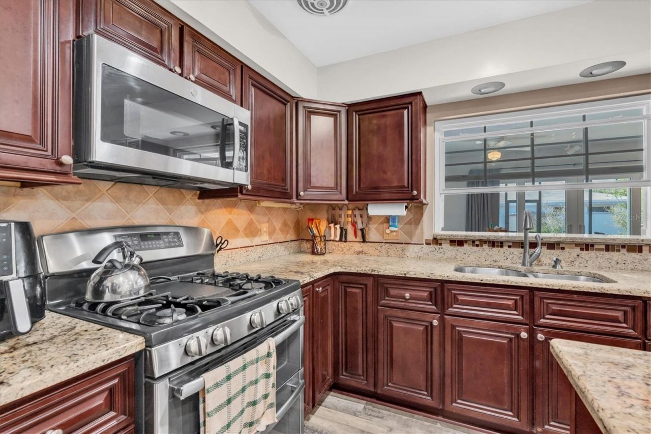 29 Southwind Drive, Belleair Bluffs, FL 33770 Photo