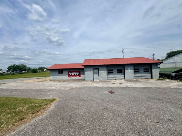 1928 Wilson Pkwy , Fayetteville, TN 37334