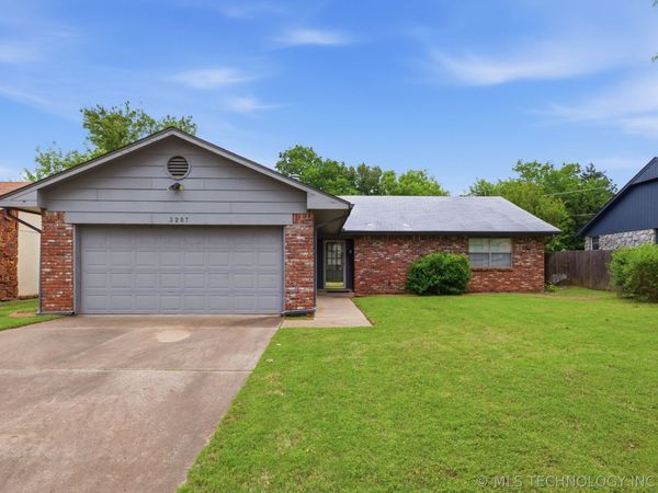 3207 S Skylane Drive, Sand Springs, OK 74063