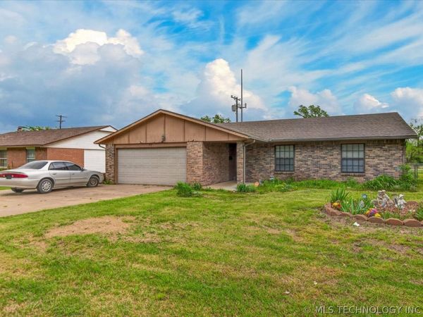 520 Carol Road , Bartlesville, OK 74003